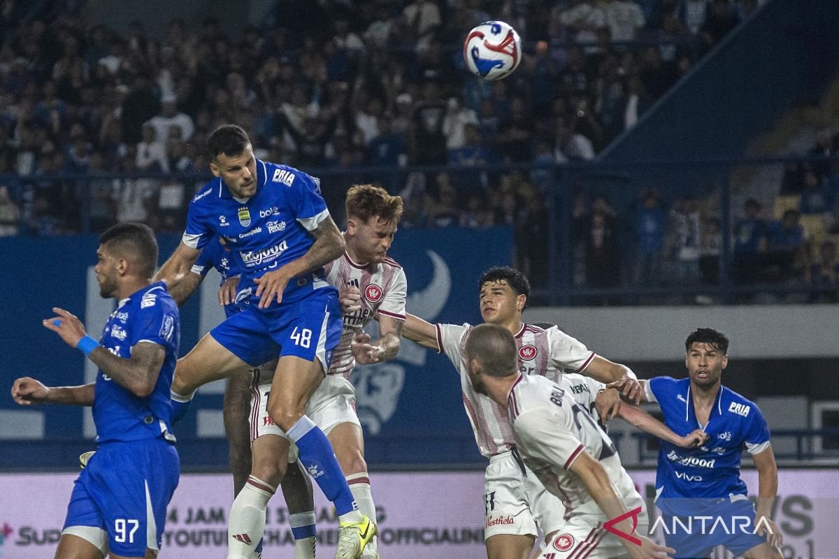 Berikut beberapa alternatif judul untuk "Rangkaian jadwal Persib Bandung di Agustus 2025":

1. "Jadwal Pertandingan Persib Bandung Bulan Agustus 2025"
2. "Agenda Laga Persib Bandung di Agustus 2025"
3. "Persib Bandung: Jadwal Pertandingan Agustus 2025"
4. "Rencana Pertandingan Persib Bandung di Agustus 2025"
5. "Jadwal Lengkap Persib Bandung untuk Agustus 2025"
6. "Persib Bandung: Rangkaian Pertandingan Agustus 2025"
7. "Panduan Jadwal Agustus 2025 untuk Persib Bandung"
8. "Jadwal Resmi Persib Bandung Bulan Agustus 2025"

Silakan pilih atau modifikasi sesuai kebutuhan!